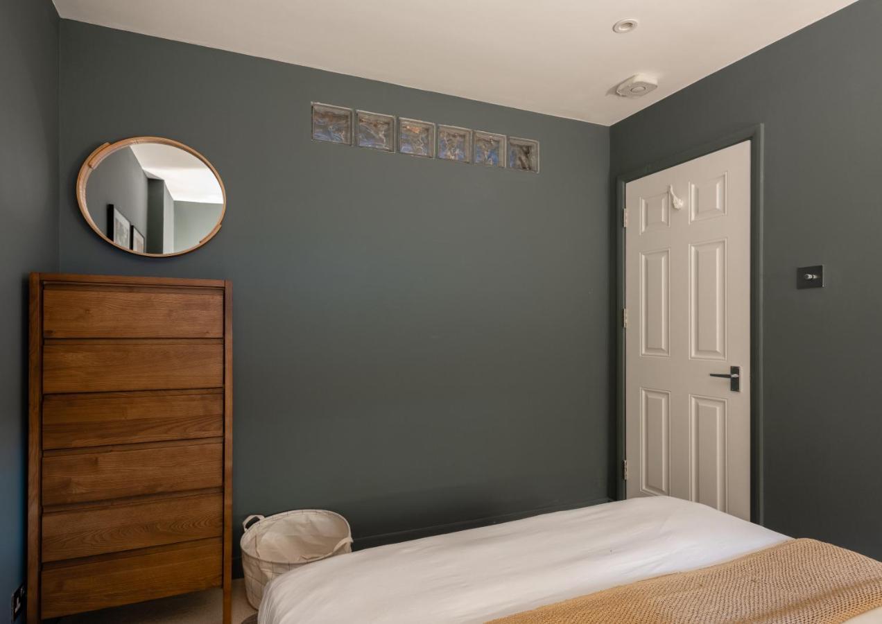 The Heart Of Shepherds Bush - Modern 2Bdr Apartment With Garden Londra Dış mekan fotoğraf